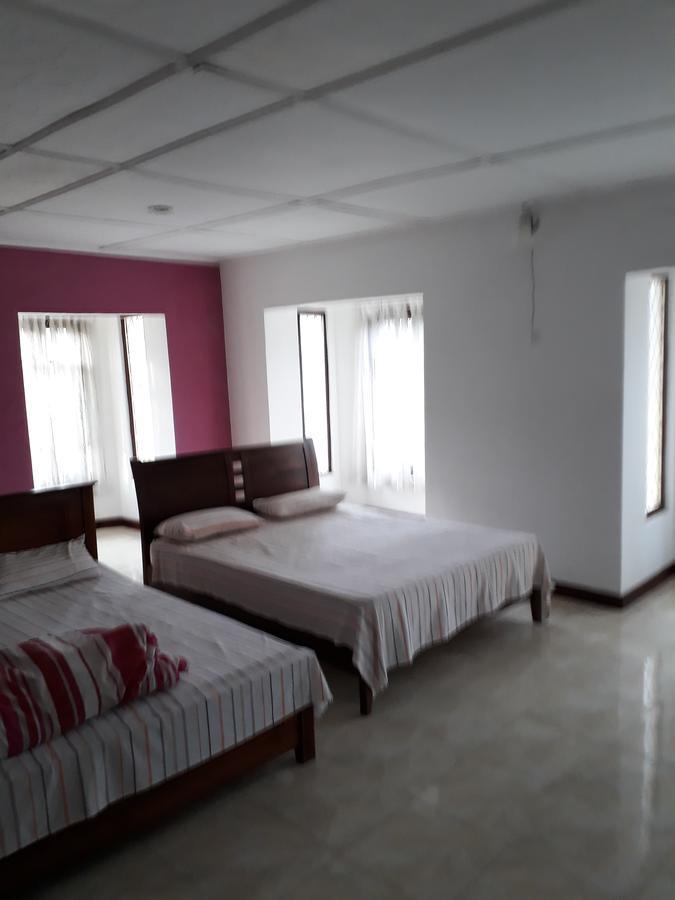 Rainyfreindz Hotel Nuwara Eliya Buitenkant foto